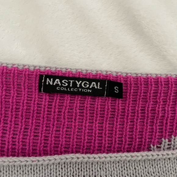 Nasty Gal Knitted Heart Off the Shoulder Sweater - Picture 4 of 7